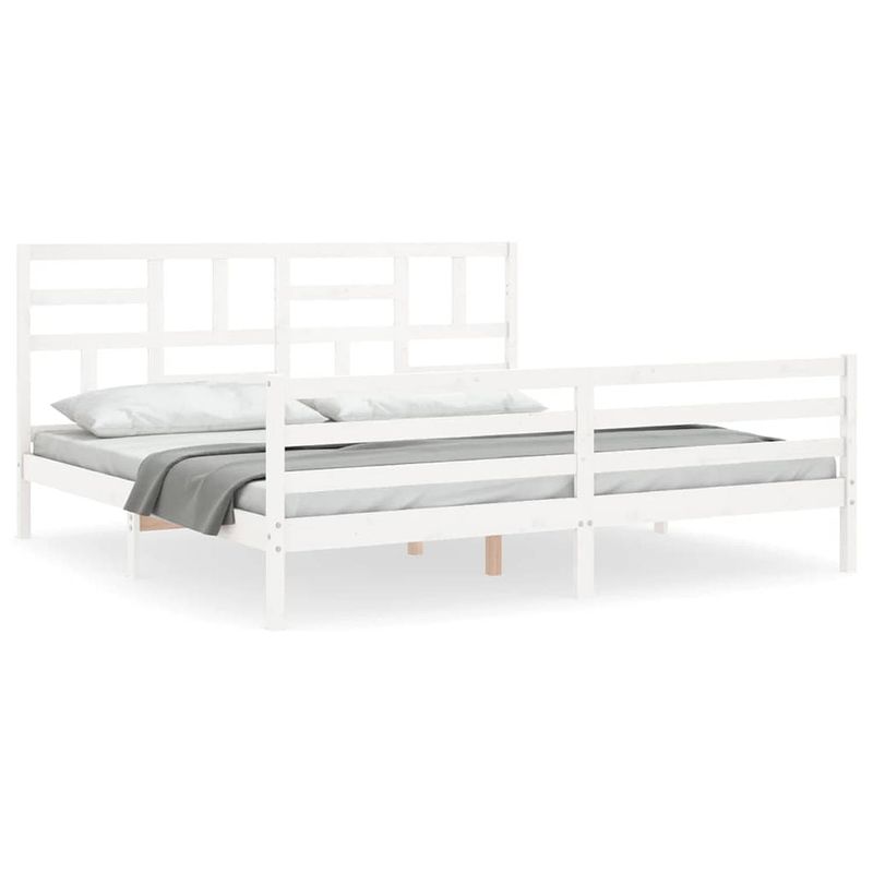 Foto van The living store massief grenenhouten bedframe - wit - 205.5 x 205.5 x 104 cm - multiplex lattenbodem