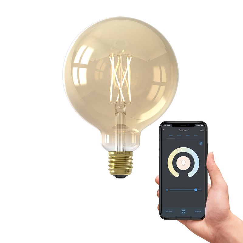 Foto van Calex - led lamp - globe - smart led g125 - e27 fitting - dimbaar - 7w - aanpasbare kleur cct - goud