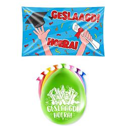 Foto van Geslaagd thema party versiering set hoera - grote vlag en 16x ballonnen - feestpakketten