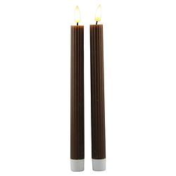 Foto van Magic flame led dinerkaarsen - 2x st - bruin - 25,5 cm - led kaarsen