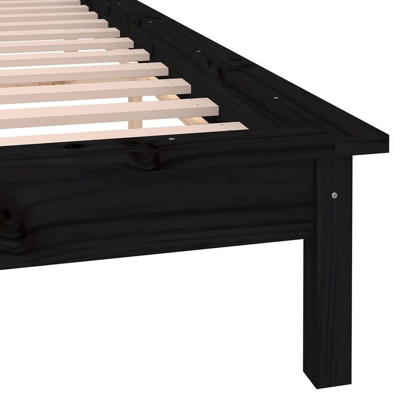 Foto van The living store bedframe massief grenenhout - led-verlichting - 135 x 190 cm - zwart