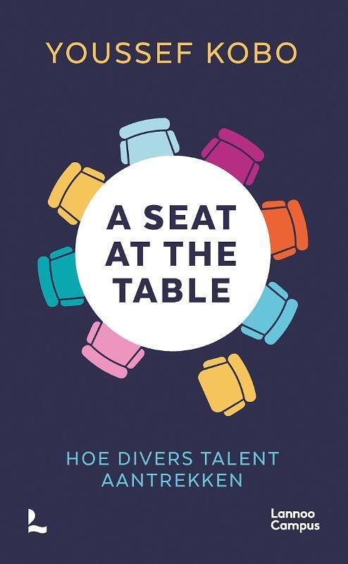 Foto van A seat at the table - youssef kobo - paperback (9789401480611)