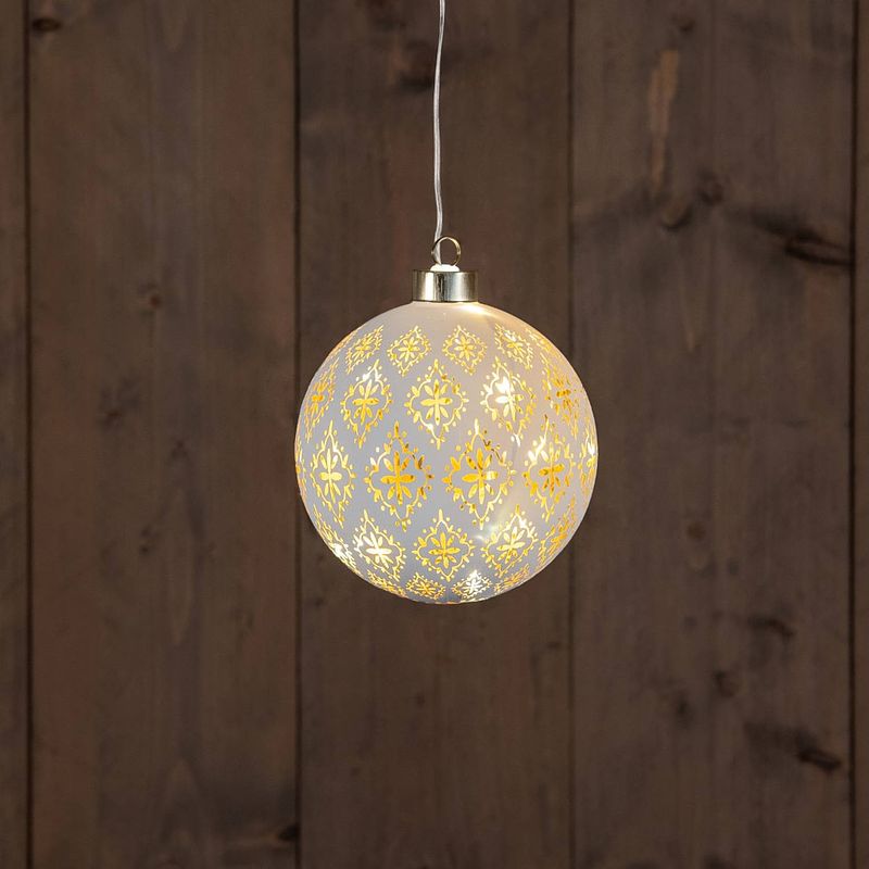 Foto van Anna'ss collection - b.o.t. glass ball baroque matt white 12 cm 10led warm white