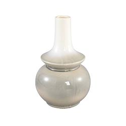 Foto van Ptmd cyra white ceramic ombre pot bulb shape m