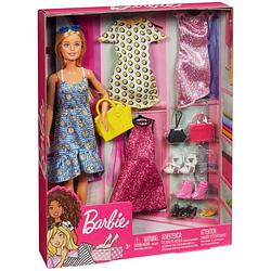 Foto van Barbie pop met outfits en accessoires