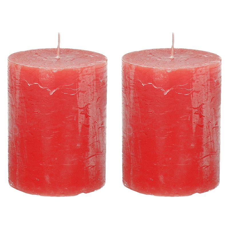 Foto van Stompkaars/cilinderkaars - 2x - rood - 7 x 9 cm - middel rustiek model - stompkaarsen