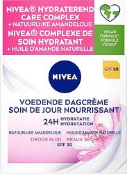 Foto van Nivea essentials voedende dagcrème droge huid spf30