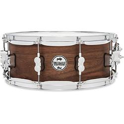 Foto van Pdp drums pdsn5514mwns maple/walnut 14 x 5.5 inch snaredrum