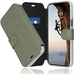 Foto van Accezz xtreme wallet voor apple iphone 14 max telefoonhoesje groen