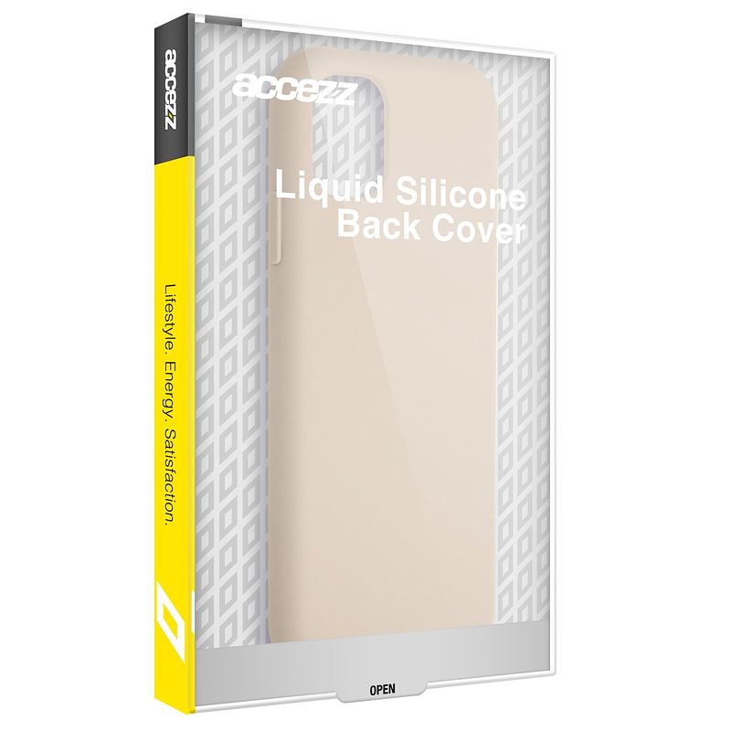 Foto van Accezz liquid silicone backcover met magsafe iphone 15 plus telefoonhoesje grijs