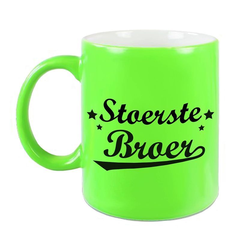 Foto van Stoerste broer cadeau mok / beker neon groen met sterren 330 ml - feest mokken