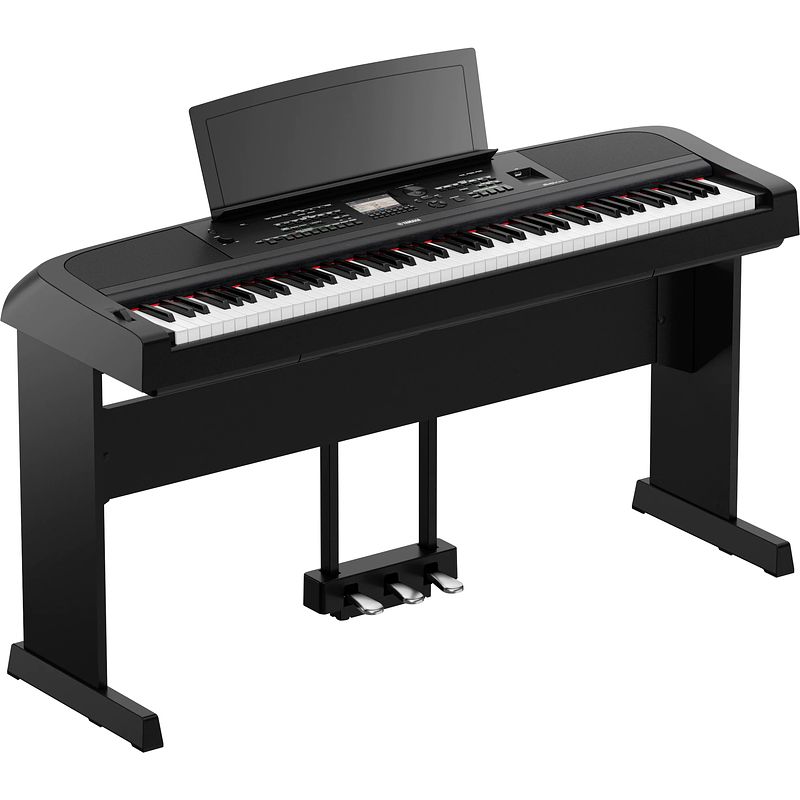 Foto van Yamaha dgx-670b digitale piano zwart inclusief onderstel en pedalen