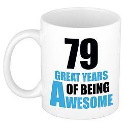 Foto van 79 great years of being awesome cadeau mok / beker wit en blauw - feest mokken