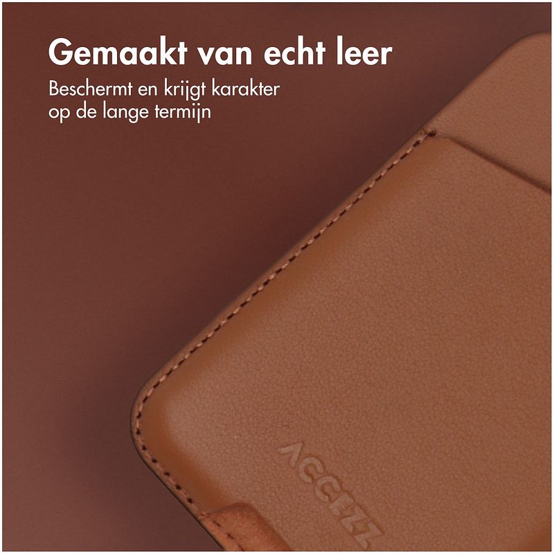 Foto van Accezz accezz leather cardholder magsafe - kaarthouder met magsafe - sienna brown telefoonhoesje bruin