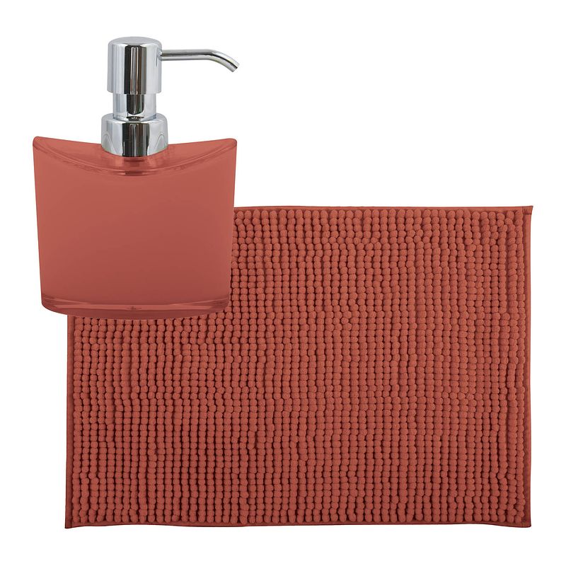 Foto van Msv badkamer droogloop mat/tapijtje - 40 x 60 cm - en zelfde kleur zeeppompje 260 ml - terracotta - badmatjes