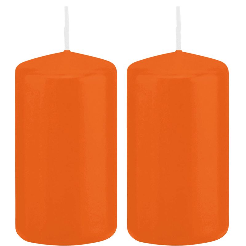 Foto van 2x kaarsen oranje 6 x 12 cm 40 branduren sfeerkaarsen - stompkaarsen