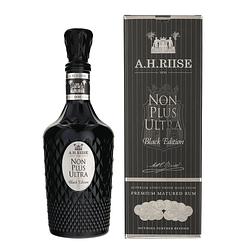 Foto van A.h. riise non plus ultra black edition 70cl rum + giftbox
