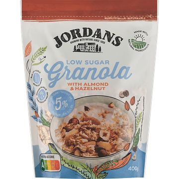 Foto van Jordans low sugar granola with almond & hazelnut 400g bij jumbo