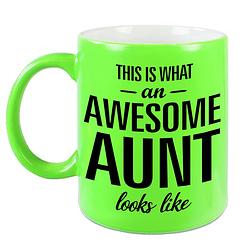 Foto van Awesome aunt /tante cadeau mok / beker neon groen 330 ml - feest mokken