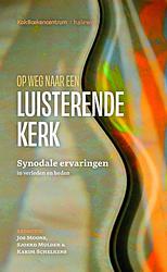 Foto van Op weg naar een luisterende kerk - jos moons, karim schelkens, sjoerd mulder - paperback (9789043538978)