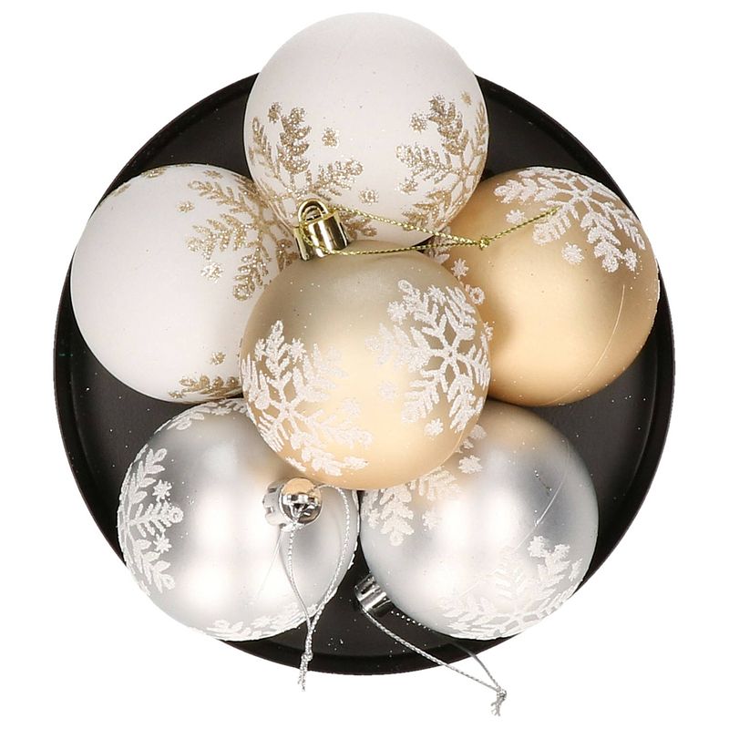 Foto van Kerstballen gedecoreerd - 6x st - 6 cm - kunststof - goud/wit/zilver - kerstbal