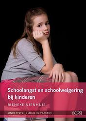 Foto van Schoolangst en schoolweigering bij kinderen (e-boek) - bieneke nienhuis - ebook (9789401408936)