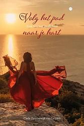 Foto van Volg het pad naar je hart - carla zuijderwijk van leijden - paperback (9789464686234)