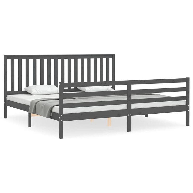 Foto van The living store bedframe - massief grenenhout - grijs - 205.5 x 205.5 x 101 cm - matras niet inbegrepen