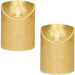 Foto van 2x gouden led kaarsen / stompkaarsen 10 cm - luxe kaarsen op batterijen met bewegende vlam