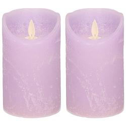Foto van 2x lila paarse led kaarsen / stompkaarsen met bewegende vlam 12,5 cm - led kaarsen
