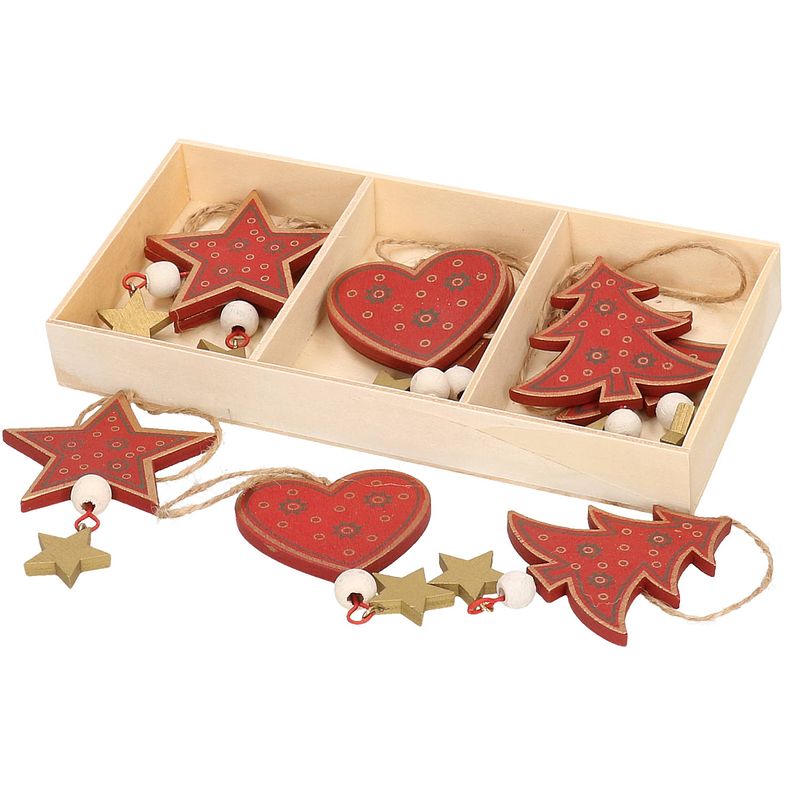 Foto van Kersthangers set van 6x rode houten ornamenten 10 cm - kersthangers