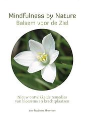 Foto van Star remedies - mindfulness by nature - balsem voor de ziel - madeleine meuwessen, micha meuwessen - hardcover (9789081314701)