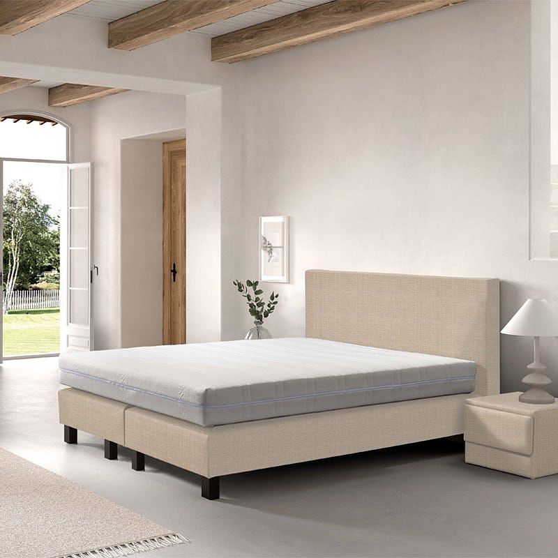 Foto van 2-persoons boxspring cloud chill - creme 140x200 cm - pocketvering - inclusief topper - dekbed-discounter.nl