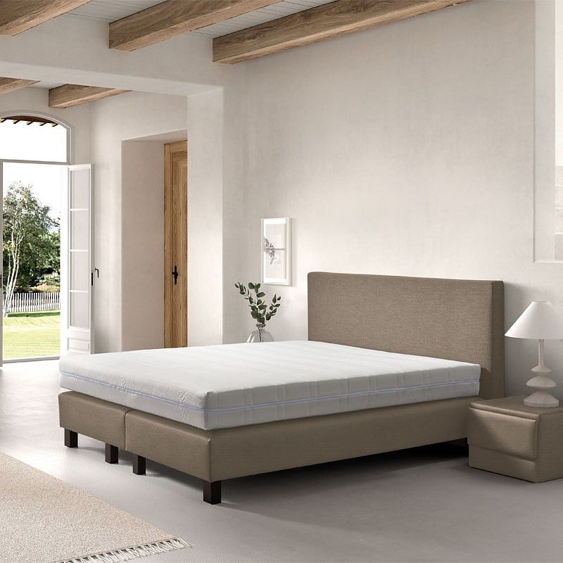 Foto van 2-persoons boxspring cloud chill - taupe 140x200 cm - pocketvering - inclusief topper - dekbed-discounter.nl