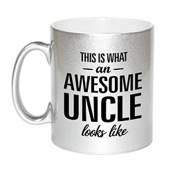 Foto van Awesome uncle / oom zilveren cadeau mok / beker 330 ml - feest mokken