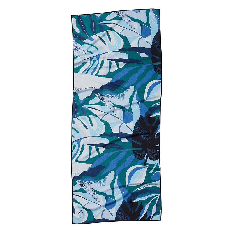 Foto van Nomadix badhanddoek monstera 75 x 180 cm polyester blauw