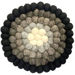 Foto van Vilten bolletjes onderzetter 22cm - kleurverloop - zwart, bruin, beige, lichtgrijs, wit