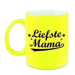 Foto van Liefste mama mok / beker neon geel voor moederdag/ verjaardag 330 ml - feest mokken