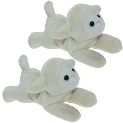 Foto van Set van 2x stuks pluche knuffel dieren schaap/lammetje van 17 cm - knuffel boederijdieren