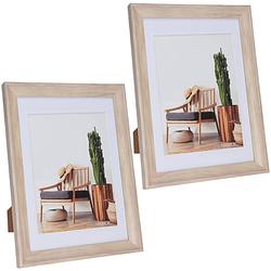 Foto van 2x stuks kunststof fotolijst hout look geschikt voor een foto van 15 x 20 cm - fotolijsten