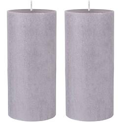 Foto van 2x stuks grijze cilinder kaarsen /stompkaarsen 15 x 7 cm 50 branduren sfeerkaarsen grijs - stompkaarsen
