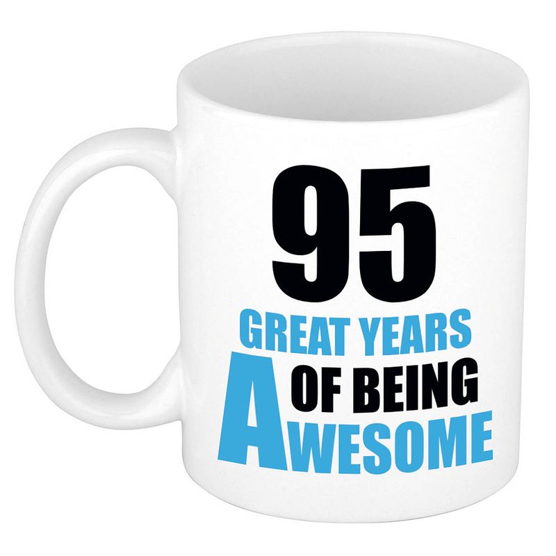 Foto van 95 great years of being awesome cadeau mok / beker wit en blauw - feest mokken