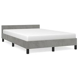 Foto van The living store bedframe lichtgrijs - 203x123x50 cm - zacht fluweel - ondersteunende poten - multiplex lattenbodem