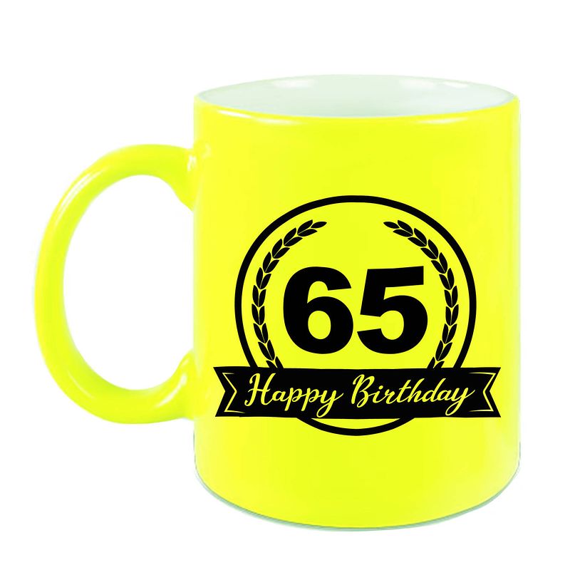 Foto van Happy birthday 65 years cadeau mok / beker neon geel met wimpel 330 ml - feest mokken