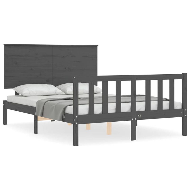 Foto van The living store massief grenenhouten bedframe - grijs - 205.5 x 125.5 x 82.5 cm - met multiplex lattenbodem -