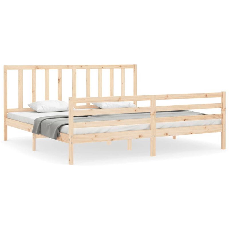 Foto van The living store massief grenenhouten bedframe - 205.5 x 205.5 x 100 cm - multiplex lattenbodem