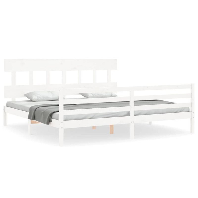 Foto van The living store bed the living store grenenhouten bedframe - 205.5 x 185.5 x 81 cm - wit