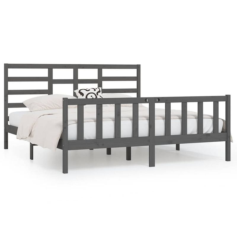 Foto van The living store houten bedframe - massief grenenhout - 205.5 x 206 x 104 cm - grijs