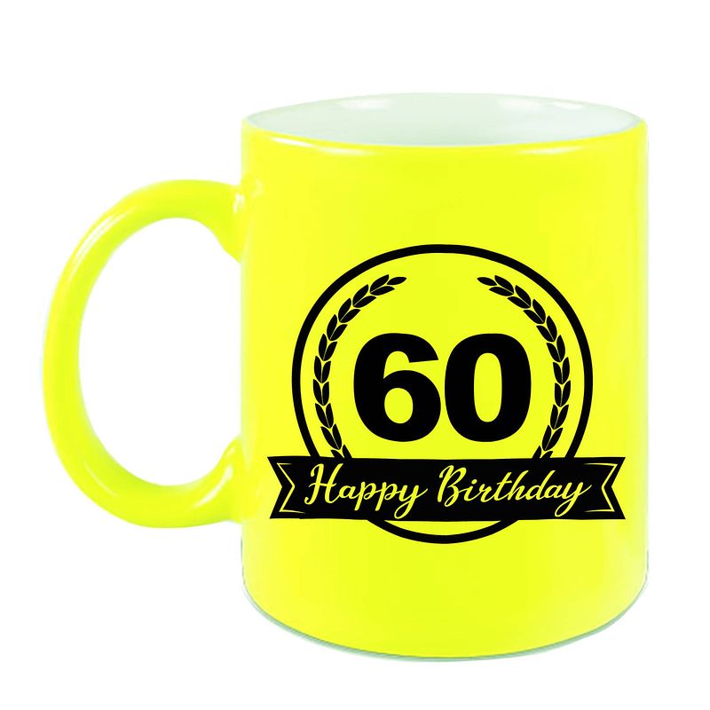 Foto van Happy birthday 60 years cadeau mok / beker neon geel met wimpel 330 ml - feest mokken