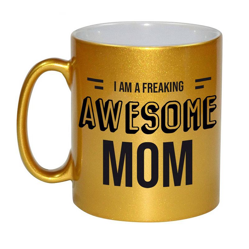 Foto van Moeder cadeau gouden mok / beker i am a freaking awesome mom - feest mokken